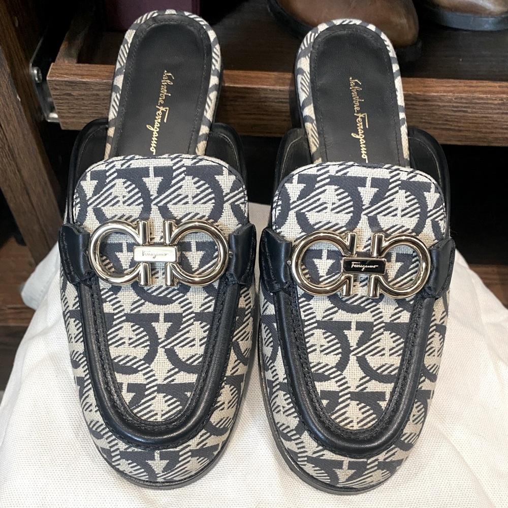 Salvatore ferragamo mules! 🤩🤩